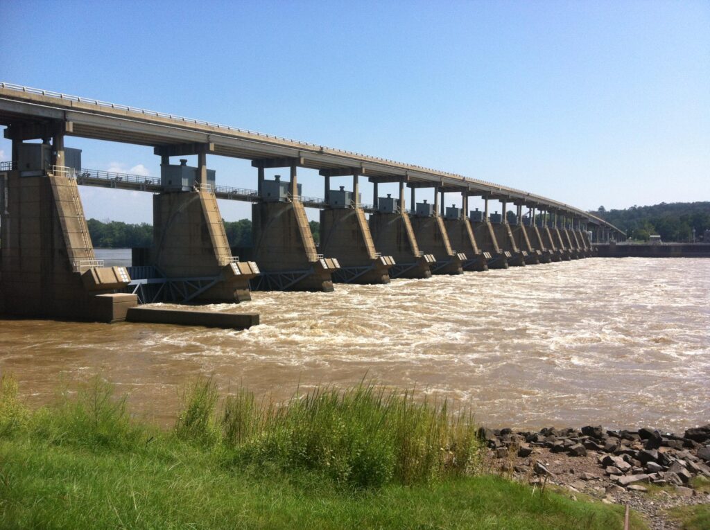 Toad Suck Lock & Dam: Tainter Gate Rehabilitation & Painting